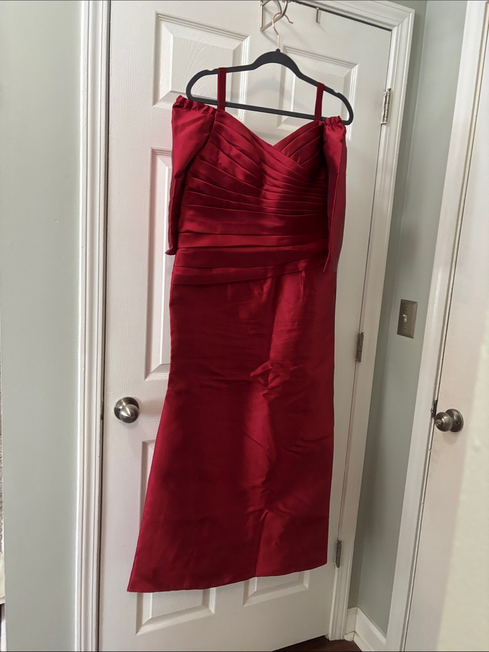 Elegant Red Satin Evening Dress - Sleeveless Formal Gown